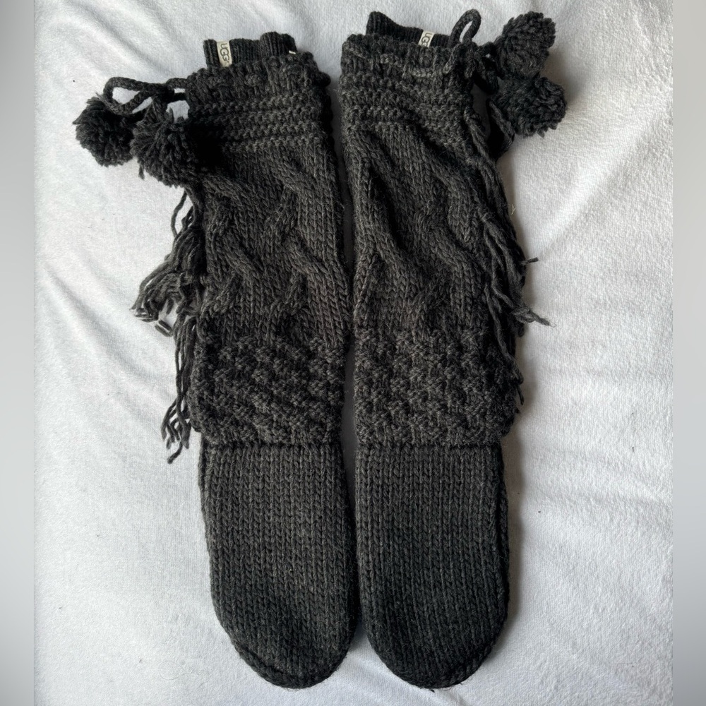 NWOT UGG Cozy Slippers XS-S Fits 5-7